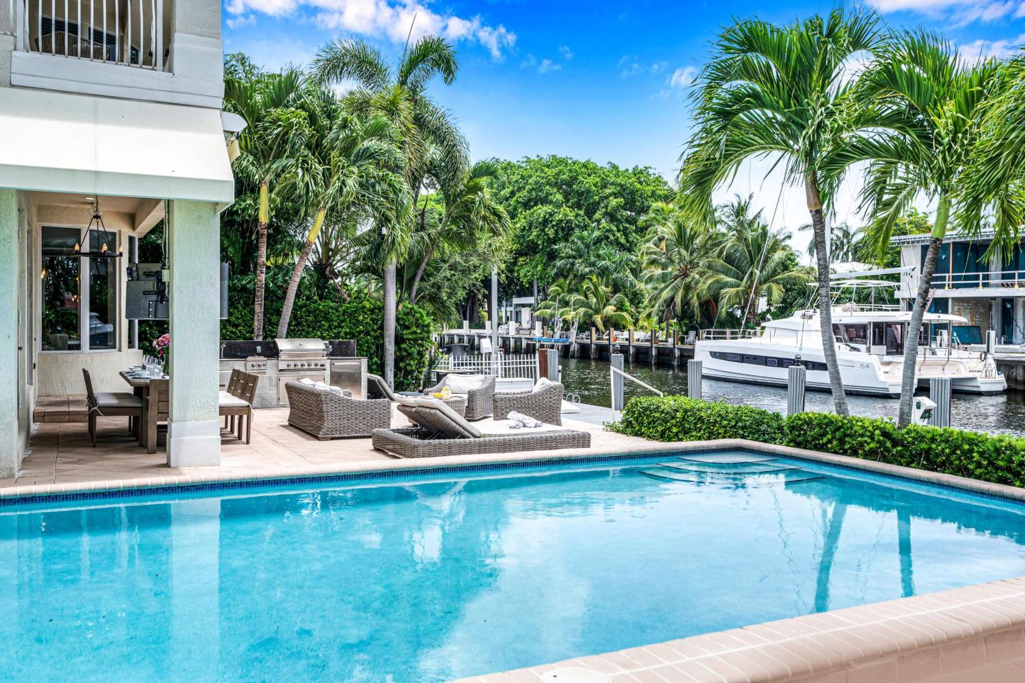 Mediterranean Villa Venice Of America Riverside View Access Fiesta Key Vlllas Fort Lauderdale Exterior foto